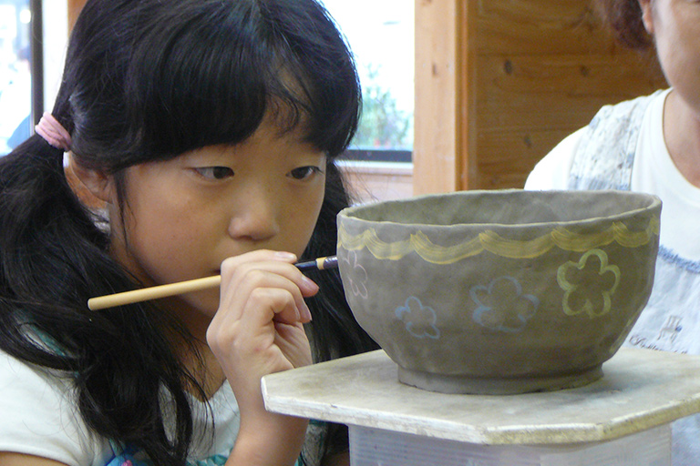 子どもも大人も 益子焼の陶芸体験で ものづくりの楽しさを再発見 みちくさガイド