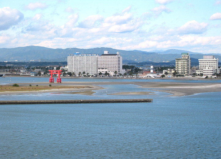 照耀南濱名湖的紅色鳥居