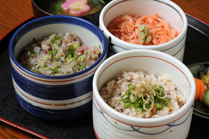 第五代丼（炙燒鯵魚丼、鯵魚乾丼、櫻花蝦丼）JPY1620