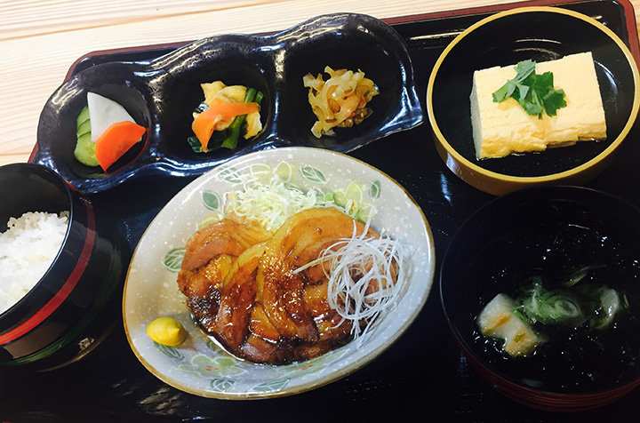 叉燒和蛋捲家常菜定食JPY1512