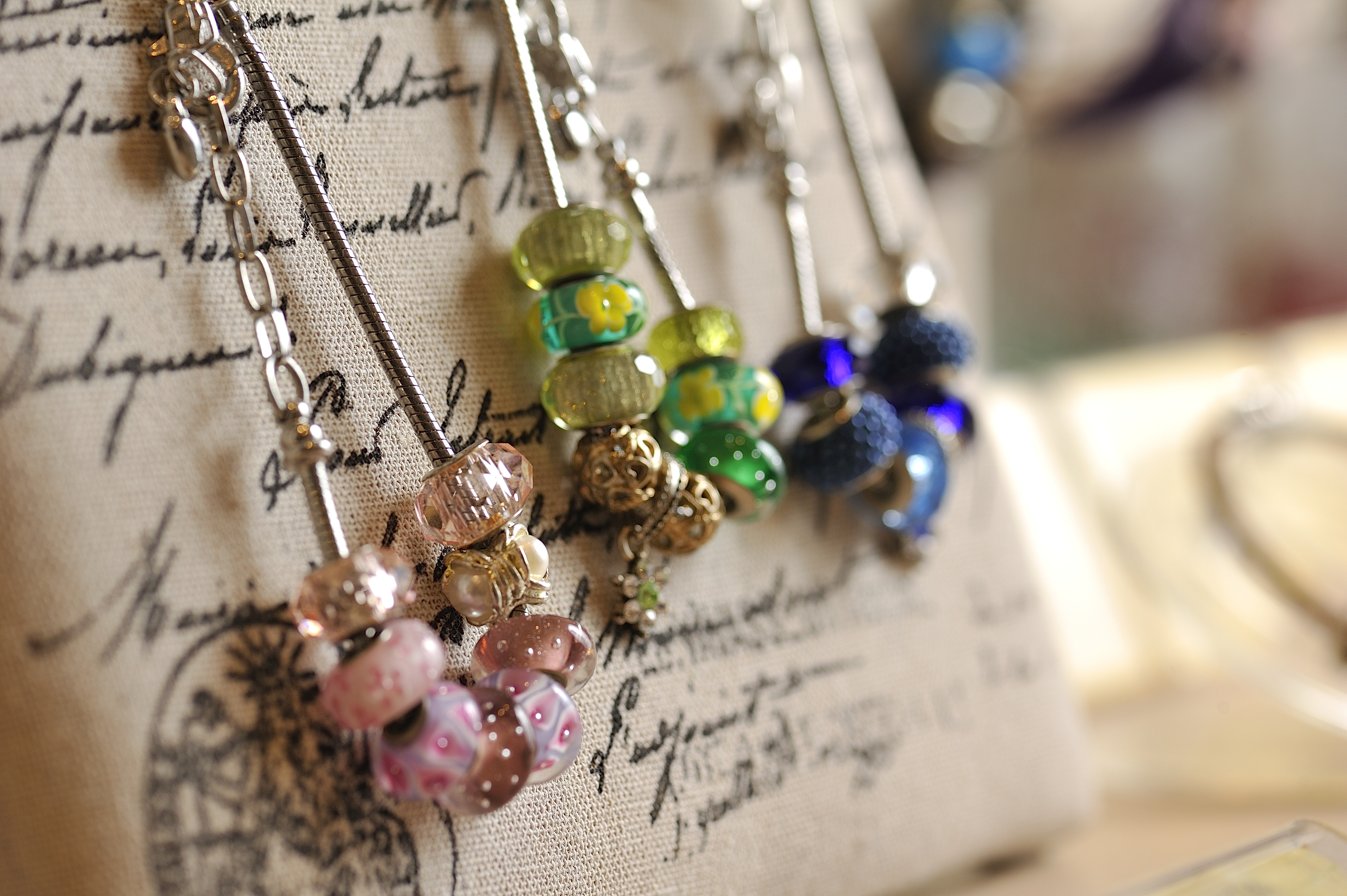 色彩繽紛可愛的款式珠子