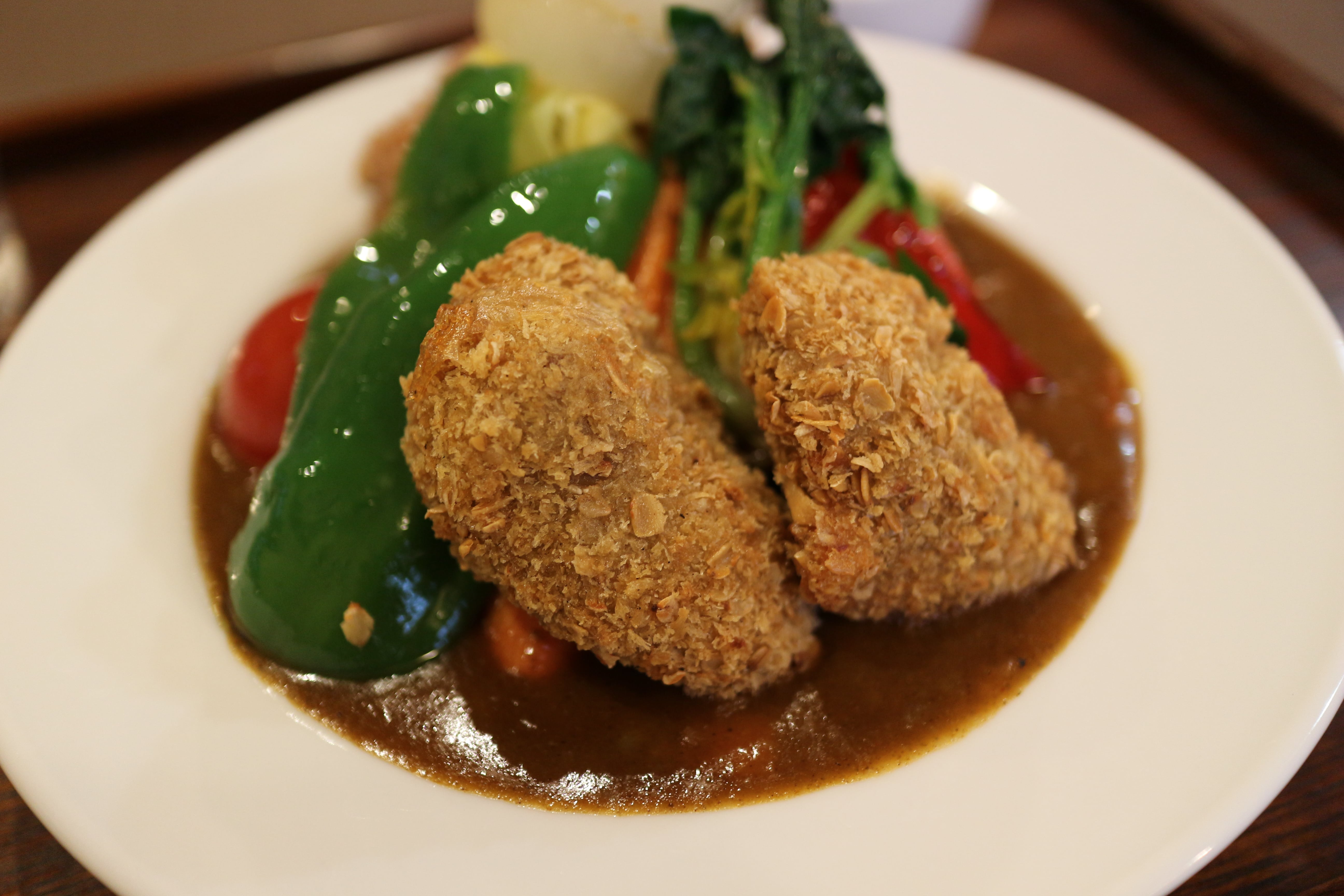 純素豬排咖哩JPY2000（不含稅）*蔬菜的含量因購買而異。