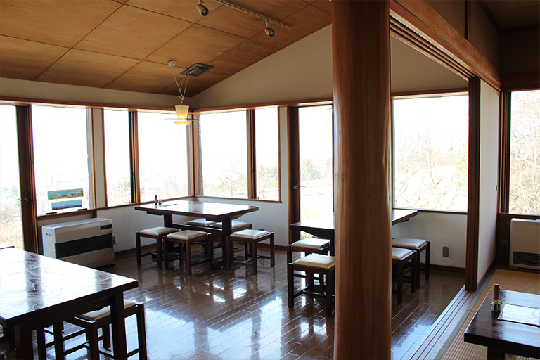 有大窗戶，無論坐在哪裡都可以欣賞到風景