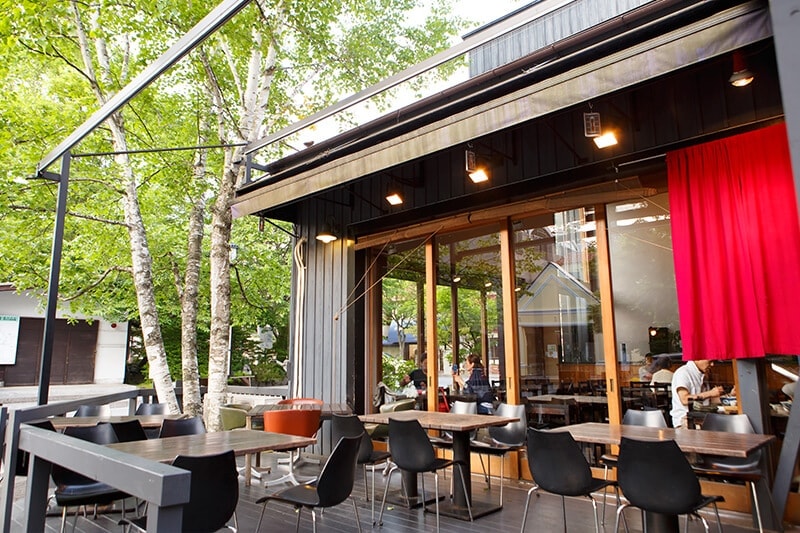 允許攜帶寵物進入露台