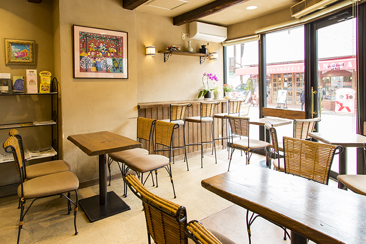 從早上開始就擠滿了人。 咖啡308日圓