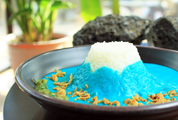 「藍富士山咖哩」在富士社群媒體上變得非常受歡迎JPY1000