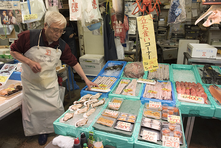「站食區」還提供醬油、芥末、檸檬等調味料