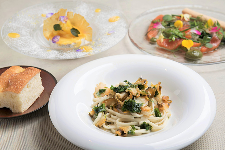 午餐套餐「MENU B」JPY1850範例。 開胃菜、意大利面、甜點、自製佛卡夏麵包和飲料