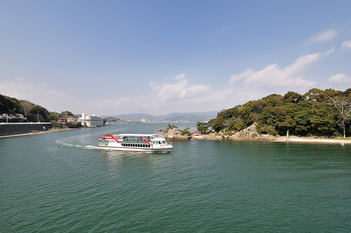 環濱名湖的觀光船，路線為30分鐘和60分鐘