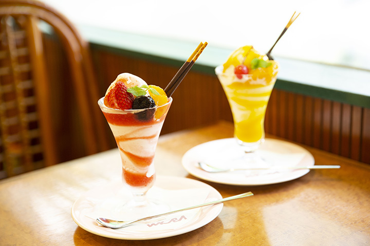 草莓聖代 650 日元、芒果聖代 650 日元