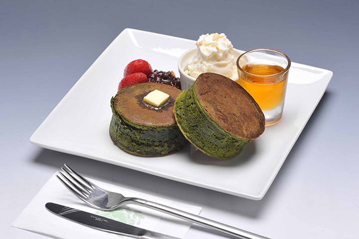 「Guricha Hotcakes」的配料和醬料種類很多，780日圓