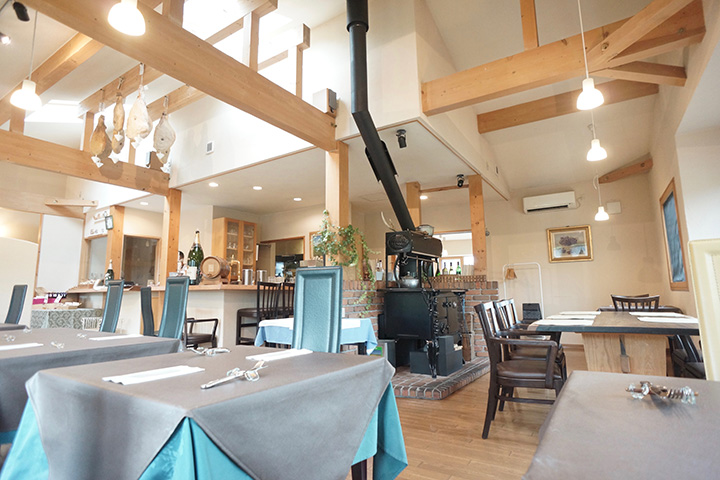 開放空間，天花板高