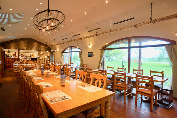 還可以買西式點心和麵包，在店內用餐