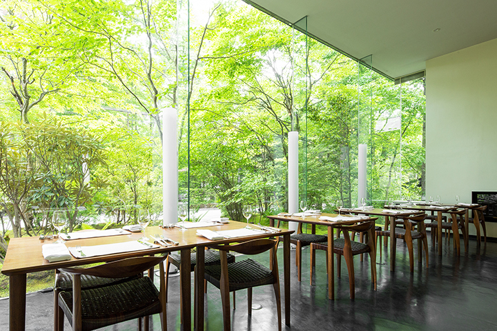 大窗口是符號。 到了晚上，燈光就會亮起，營造出神奇的氛圍。