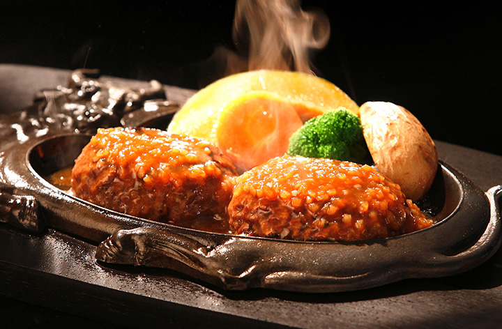 「幻想漢堡」的醬汁有兩種選擇：德米格拉斯和洋蔥。