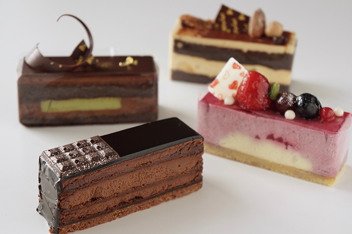 四層巧克力 JPY460（正面）和其他巧克力蛋糕