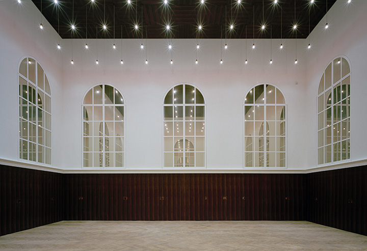 帶有令人印象深刻的大窗戶的社區會館©青森縣立美術館