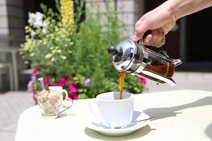 深受當地人歡迎的露臺座位也推薦與寵物一起享受咖啡時光