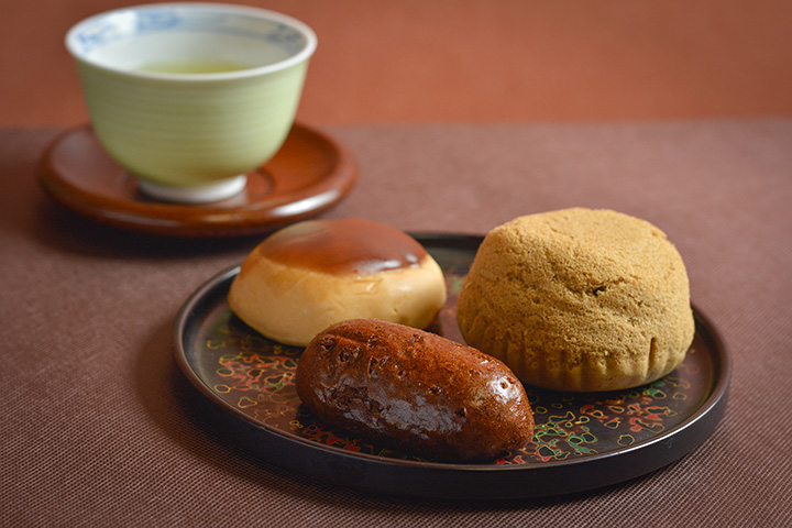 右起：Yocchi的臉頰 JPY227、Karint 黑麵包 JPY108、福栗（豐滿）JPY194