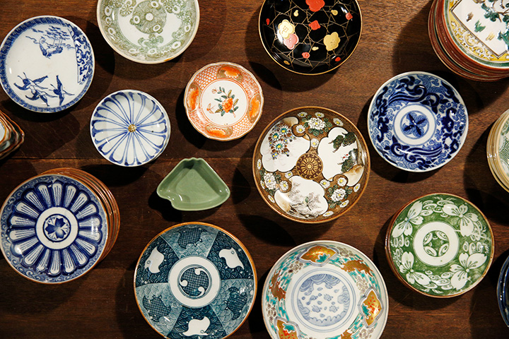 提供可以日常使用的豆盤等古董碗。