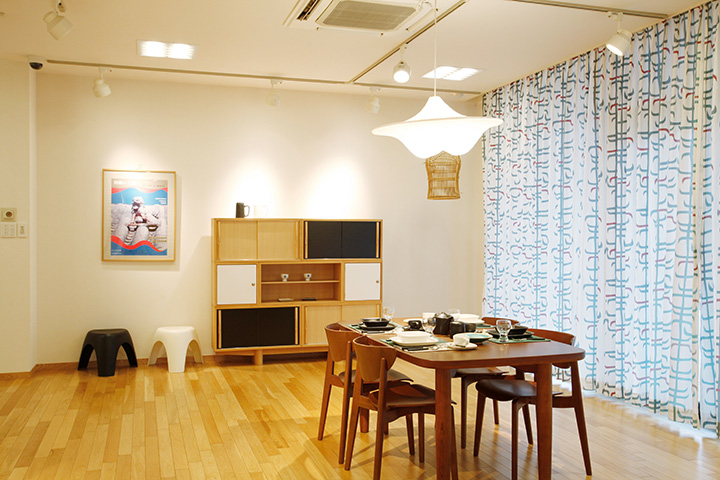 窗簾和燈光由柳宗理設計