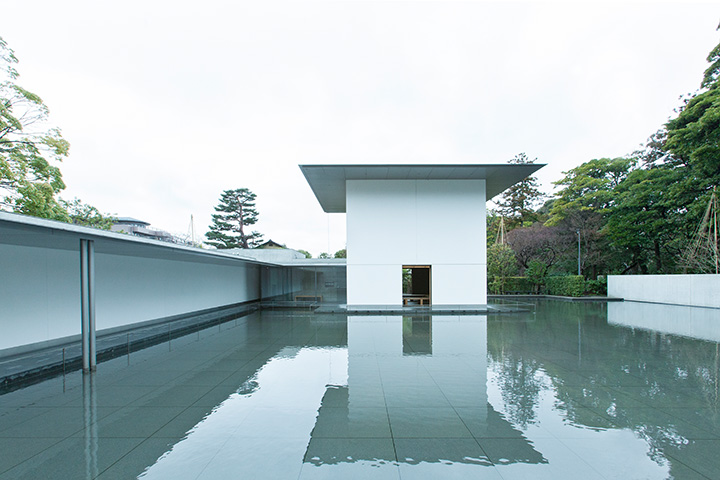 水鏡花園被寂靜所包圍。 當你看著水面時，你會忘記時間已經過去了