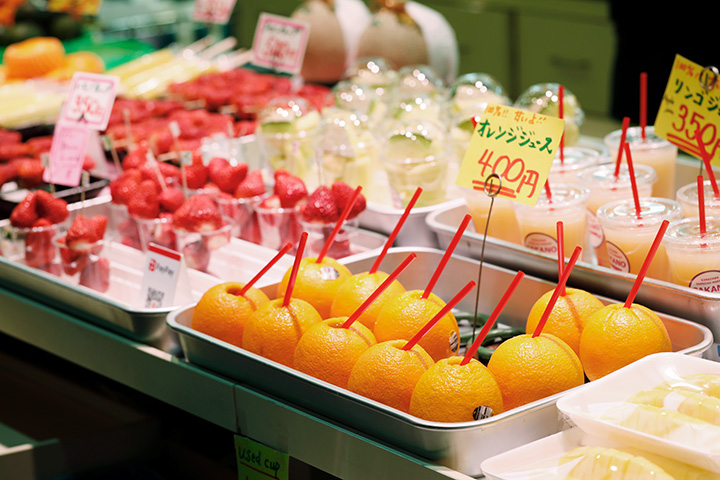 水果專賣店，出售色彩繽紛的時令水果