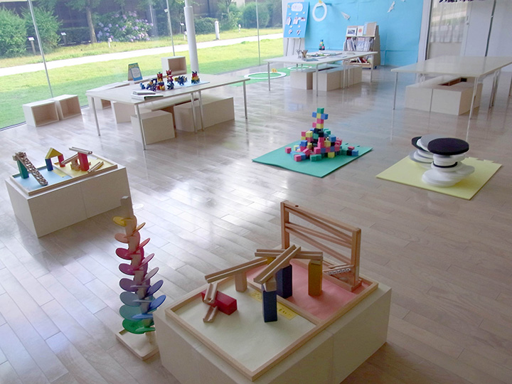 在網站上查看兒童工作室的節目內容。 由金澤21世紀美術館提供