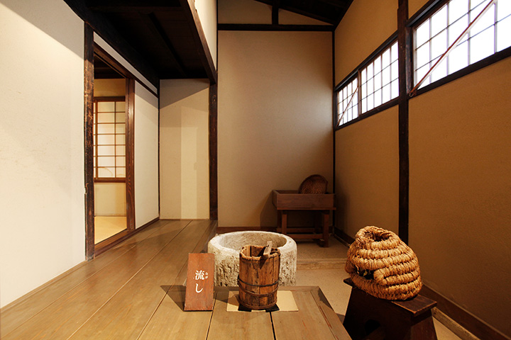 高西家的水槽。 冬天我習慣在這個地方澆水（洗澡），夏天在前院澆水（洗澡）