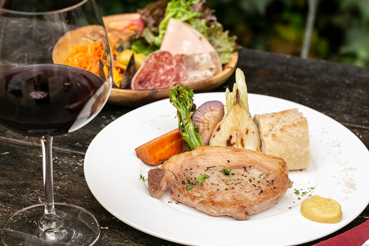 義大利黑豬肉烤尼祿帕爾馬豬肉和前菜拼盤JPY2800午餐套餐、一杯葡萄酒 JPY800~
