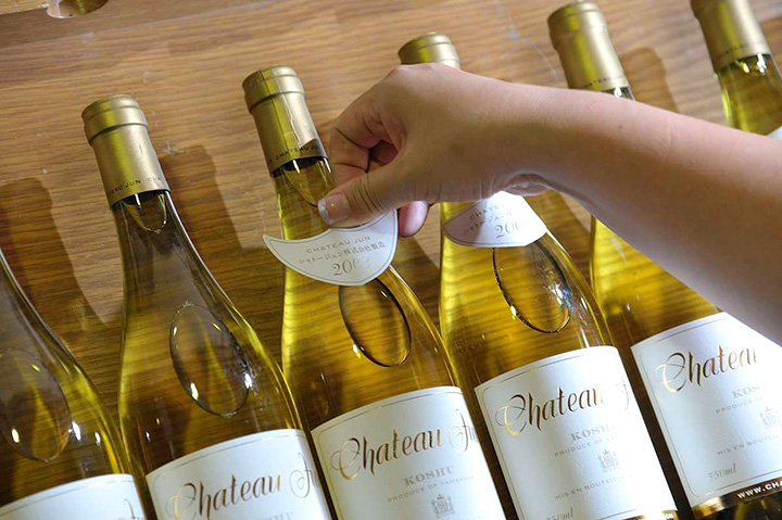 招牌產品是「Chateau Jun Koshu」。 一切都是手工完成的，從應用禮儀的角度來看
