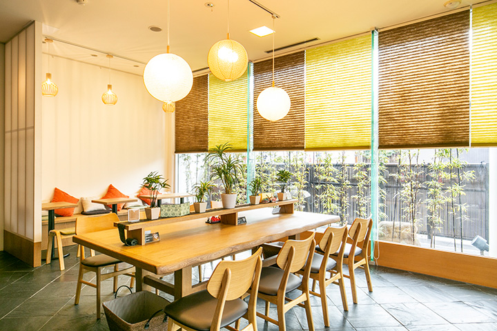 這家店於2018年9月開業。 從春天到秋天，茶道也出現在外面