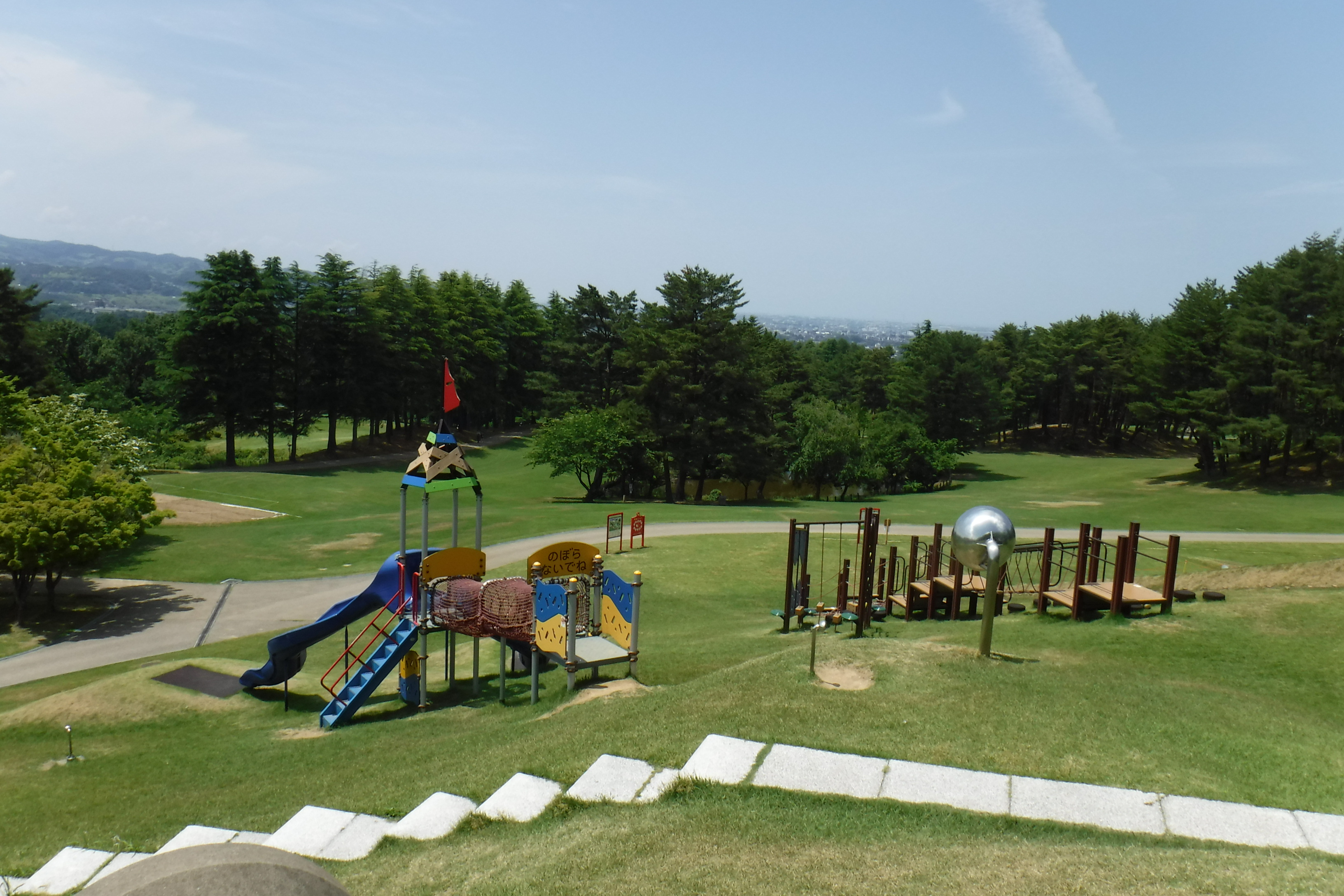 「兒童廣場」，您可以盡情玩耍，享受有趣的遊樂設施