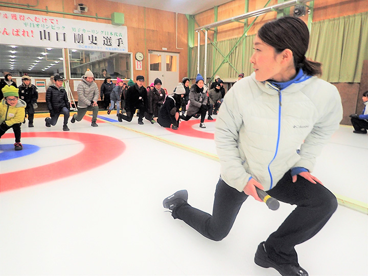 穿特製鞋，教形式