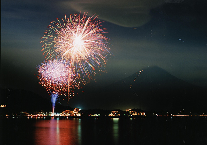 19年版 富士山と共に楽しめる花火大会６選 河口湖 山中湖 他 みちくさガイド