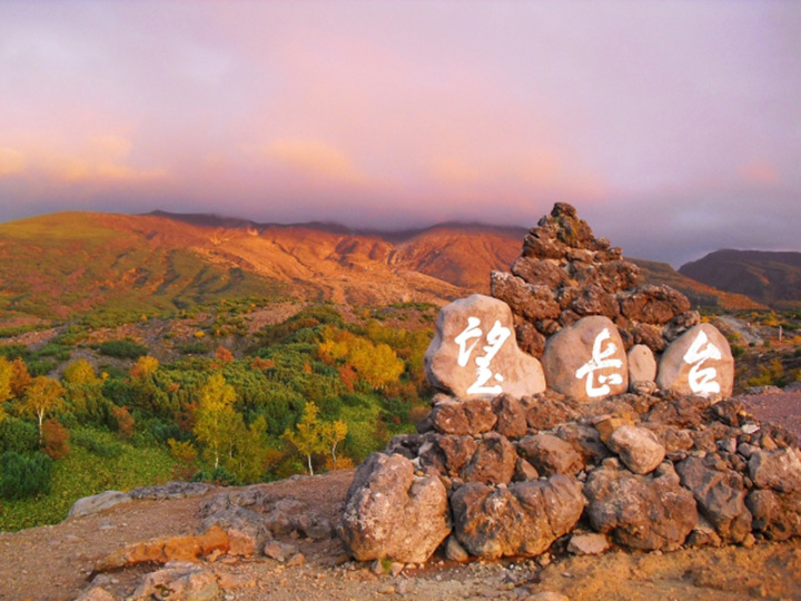  Motodake-dai with autumn leaves dyed by the setting sun
