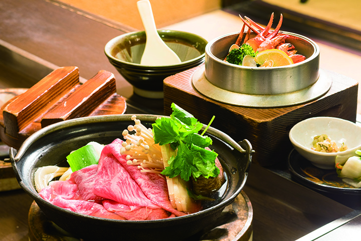 牛湯雲吞火鍋套餐今盛（半碗麵）JPY3024（前）和西鍋飯JPY2700（後）