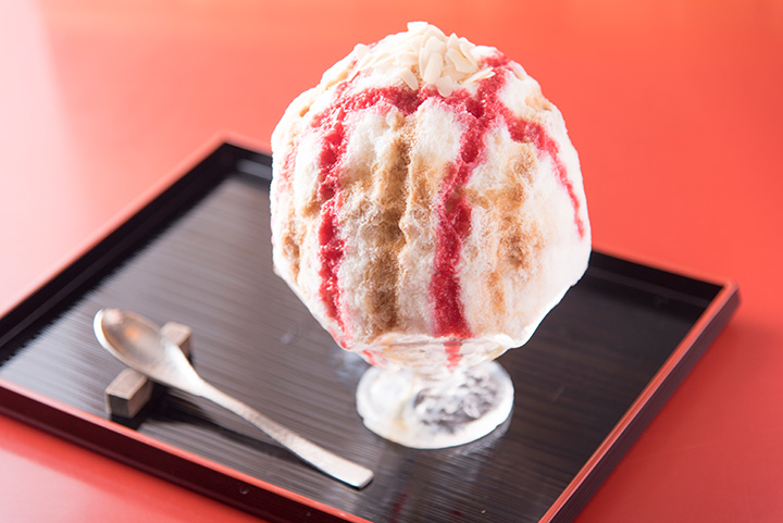 豐盛的剉冰「焦糖蜜丸和覆盆子」950日圓