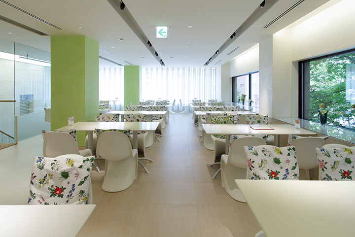 舒適的內飾，白色家具