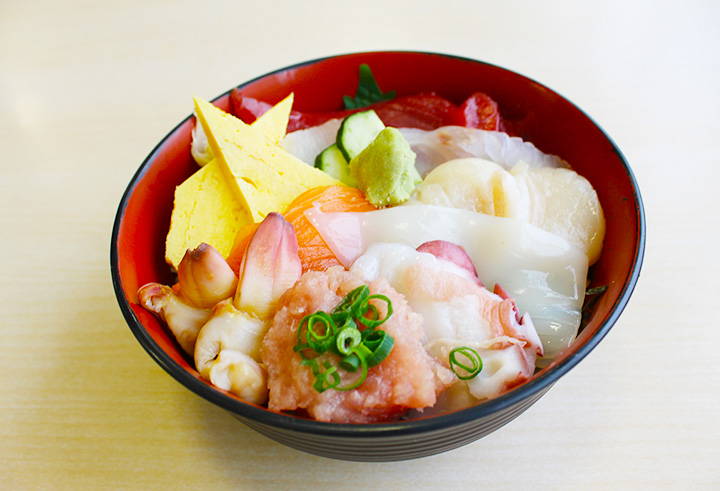 壽司早餐套餐600日圓。 通常一開店就賣完了，建議早點來