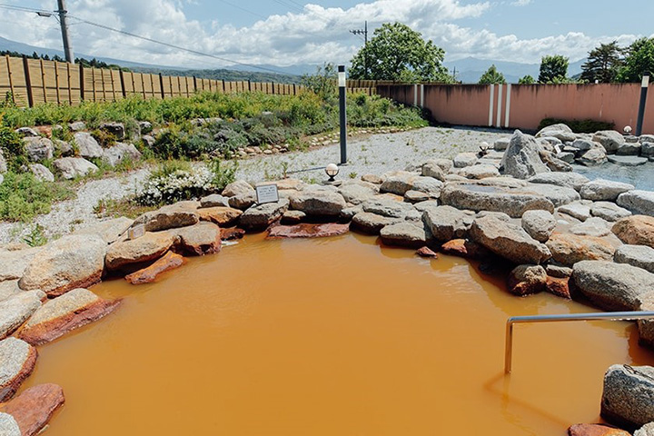 露露天溫泉場的「赤由」