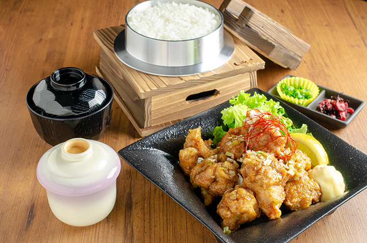 銀沙里定食「炸雞」980日圓（未稅）