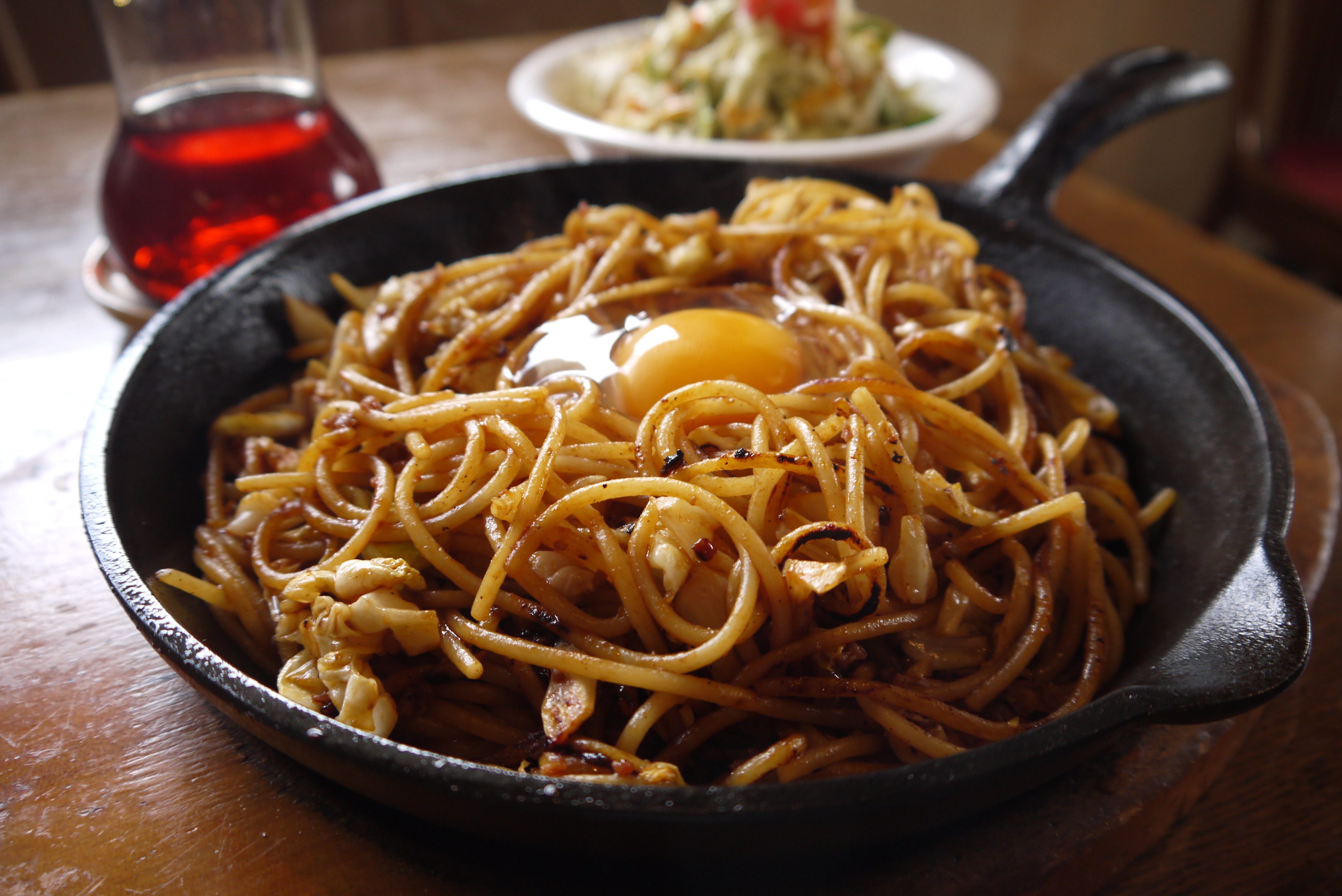 「烤義大利麵」700日圓。 用自製醬汁調味