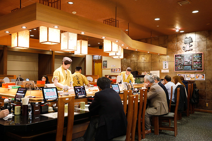 當您在觸摸屏上點餐時，板前先生會將其放在您面前