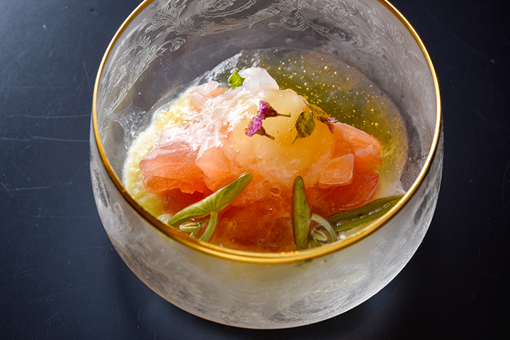 小菜。 「白蝦、鯖魚、純菜的醃漬，配烤茄子泥（附鮮奶油）」