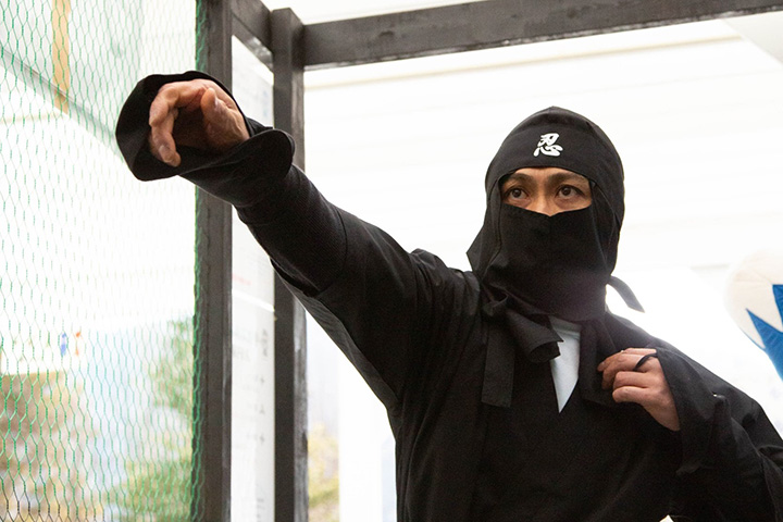 手裏劍體驗。 如果你穿上忍者服，會更興奮！