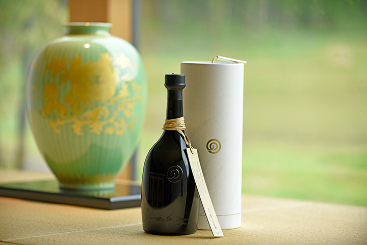 「野口直彥 01 2017vintage」（化妝盒裝）JPY37800 770ml