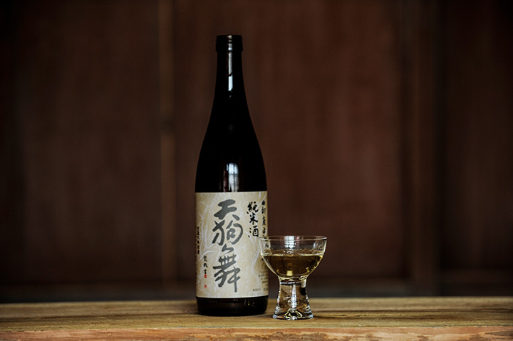 天狗舞系列「山廢釀純米清酒」的深沉濃郁和酸度720ml JPY1870（不含稅）