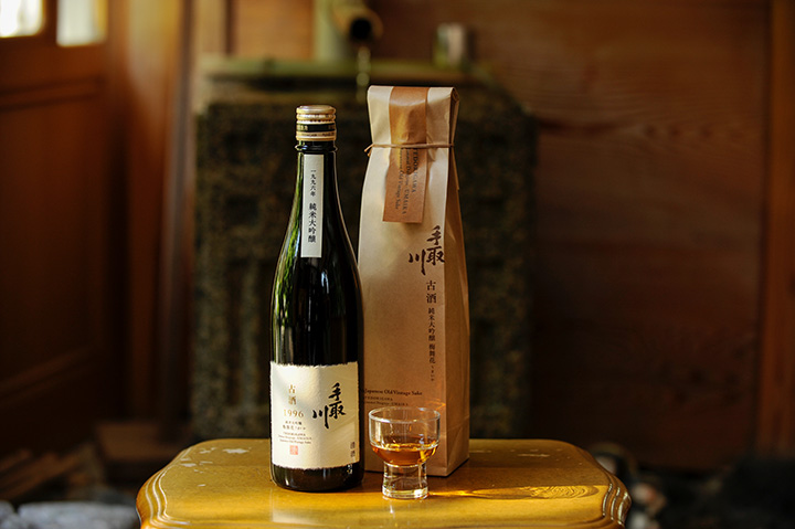 雪莉酒的濃郁味道很受西方人的歡迎。 手取川系列「純米大吟釀小酒梅舞香 1996」720ml JPY4000（不含稅）