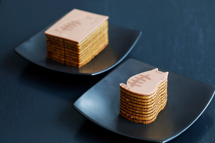 切出方形年輪蛋糕模具時出現的貓「老虎」